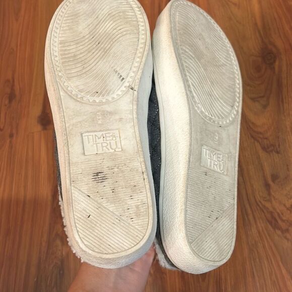 Time and Tru memory foam slide in fur line sneakers gray quilted size 9 - Picture 4 of 5